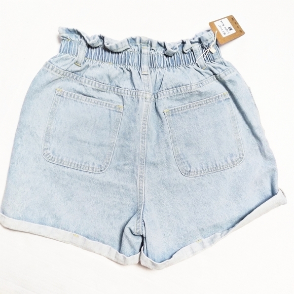 Plaid & Plain Light Wash Paperbag Waist Cuffed Denim Shorts NWT - Picture 2 of 6